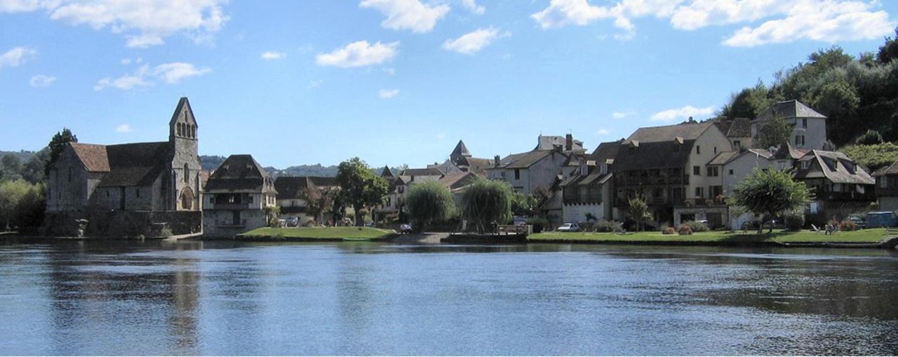 Logis Face A L'Abbatiale Daire Beaulieu-sur-Dordogne Dış mekan fotoğraf